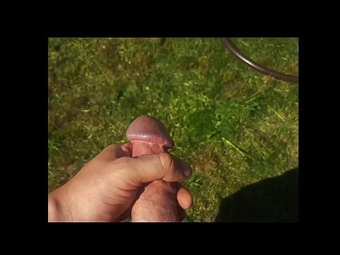 ❤️ Vroča lepotica dobi svojo rožnato pičko, ki jo jebe, in se zraven cmeri s curkom na poletnem vrtu ❌ Kvalitetni seks na porno sl.gaypornforyou.ru